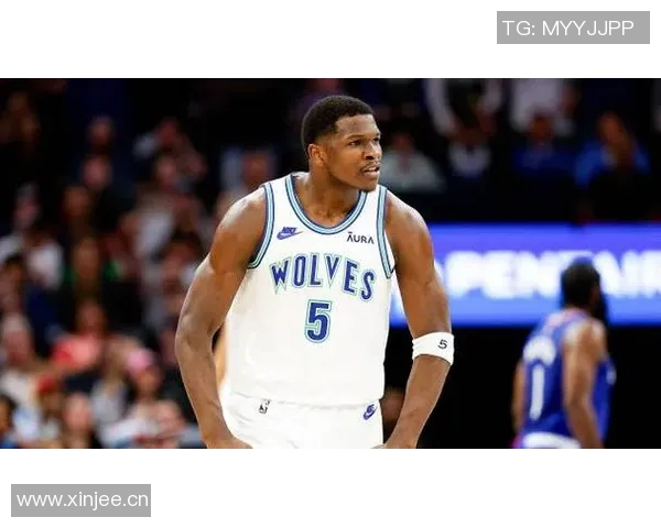 爱德华兹上半场表现亮眼15投6中三分球命中率不佳仍贡献17分1板2助 爱德华兹上半场表现亮眼15投6中三分球命中率不佳仍贡献17分1板2助