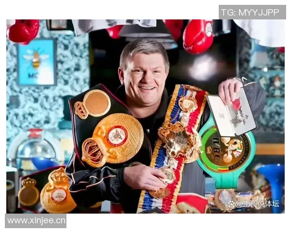 曼城致敬拳王哈顿今日齐聚曼彻斯特大教堂为他送行 曼城致敬拳王哈顿今日齐聚曼彻斯特大教堂为他送行