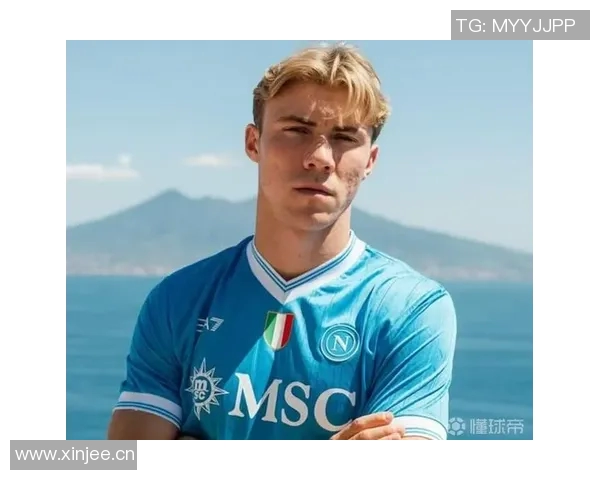 丹麦主帅赞霍伊伦在那不勒斯表现出色队友们乐于给予支持与帮助 丹麦主帅赞霍伊伦在那不勒斯表现出色队友们乐于给予支持与帮助