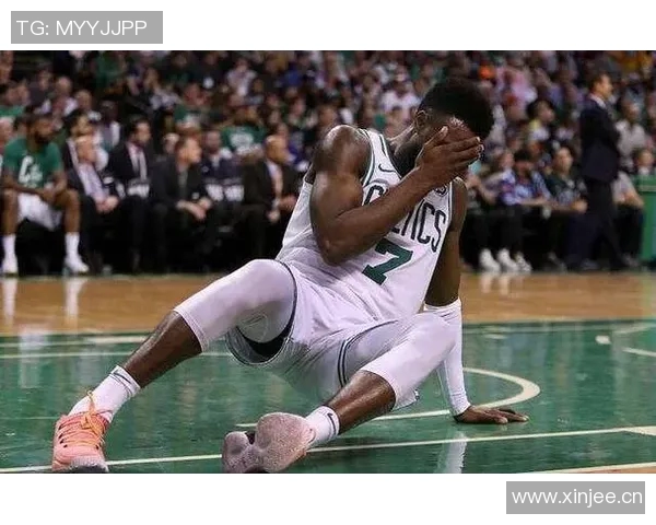 南斯表现起伏10投仅中2罚球稳健贡献11分并抢下5个前板与3次抢断