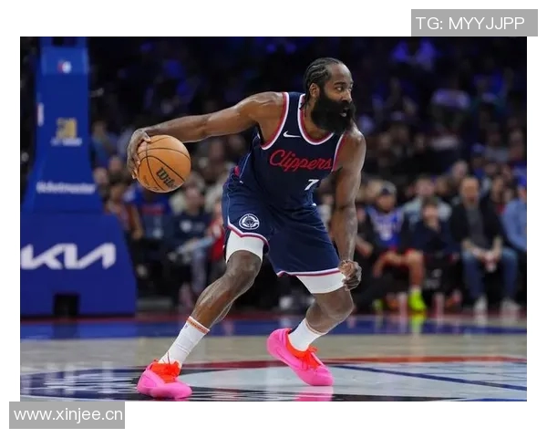 哈登三节表现平平仅得8分三分球全失状态堪忧需调整状态