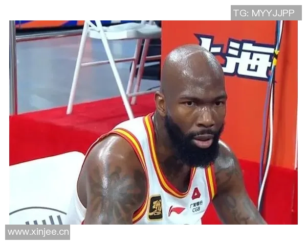 小琼斯坚定表示无论首发与否始终专注盯防对手核心球员并勇敢出手 小琼斯坚定表示无论首发与否始终专注盯防对手核心球员并勇敢出手