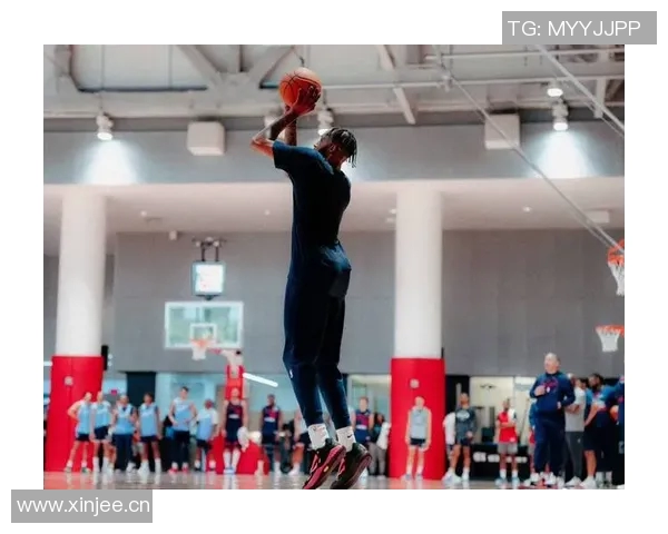 快船备战广州训练照曝光保罗小卡哈登科林斯齐聚场上展现默契