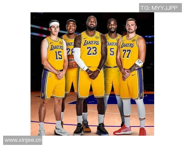 詹姆斯坚持东契奇最后出场引发热议湖记独家揭秘首发阵容介绍背后的故事